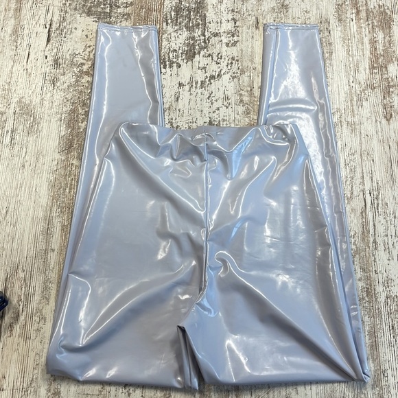 PrettyLittleThing NWT Light Baby Bluish Gray Highwaisted Vinyl Leggings - Picture 9 of 9